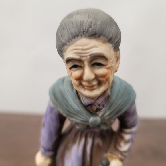 Vintage Ceramic Figurine Elderly Woman Carrying Umbrella‎ and Basket 7" - Japan - Picture 8 of 13